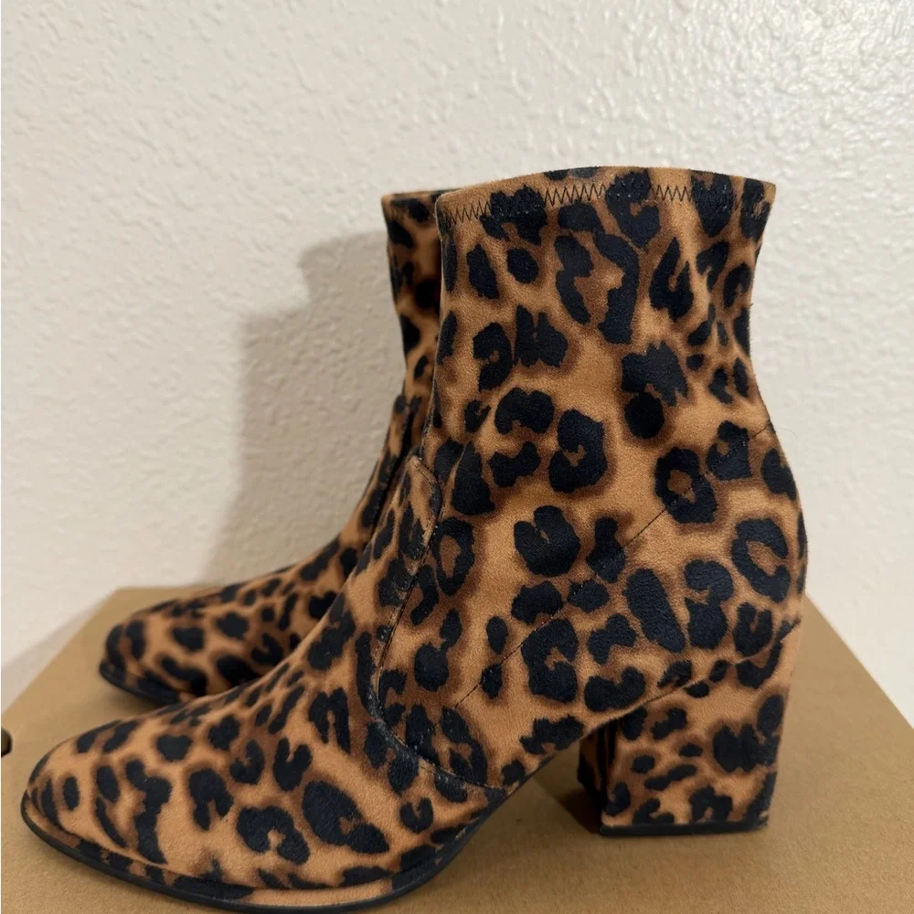 Marc Fisher women's leopard print ankle boots, stretch slip on block heel. - Picture 8 of 12